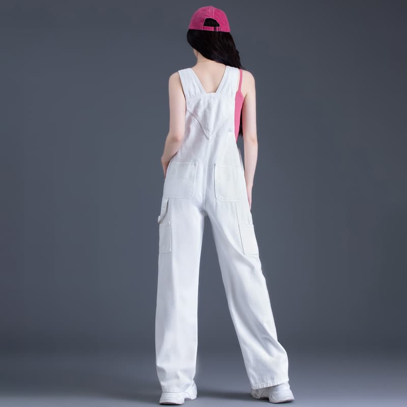ジェンダーレスファッション ゆったりシルエットのデニムサロペット
